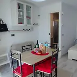 דירה Red